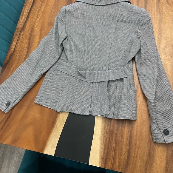 Armani jacket size 4 - Picture 2 of 3